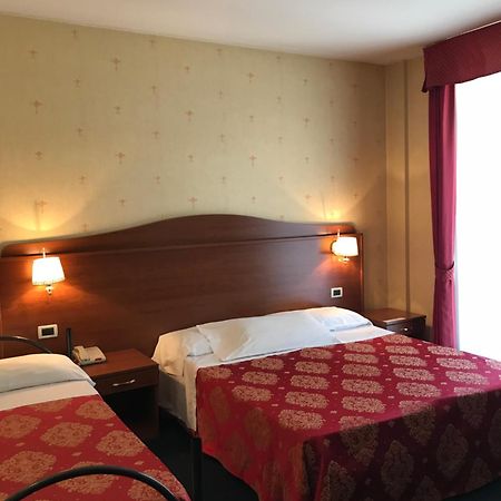 Hotel Rigolfo มอนคาลีเอรี ภายนอก รูปภาพ
