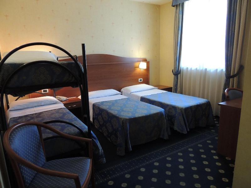 Hotel Rigolfo มอนคาลีเอรี ภายนอก รูปภาพ