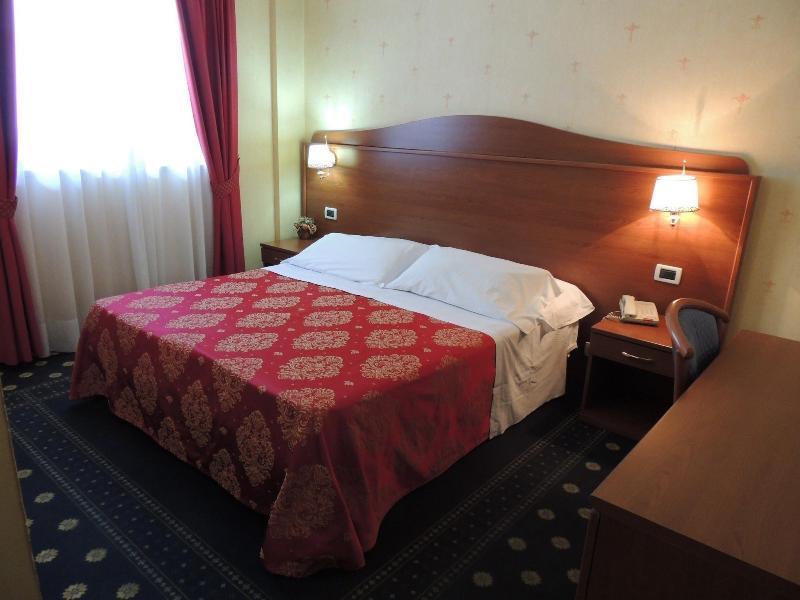 Hotel Rigolfo มอนคาลีเอรี ภายนอก รูปภาพ