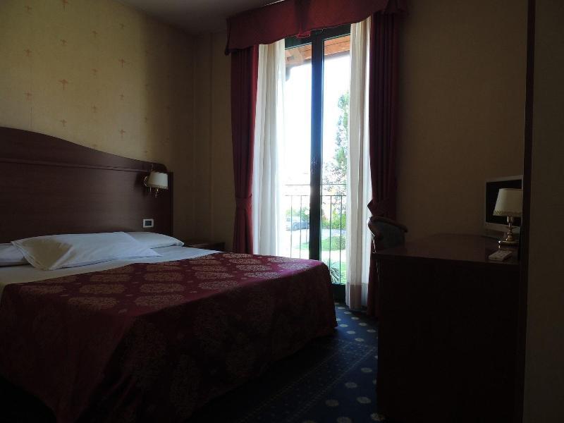 Hotel Rigolfo มอนคาลีเอรี ภายนอก รูปภาพ