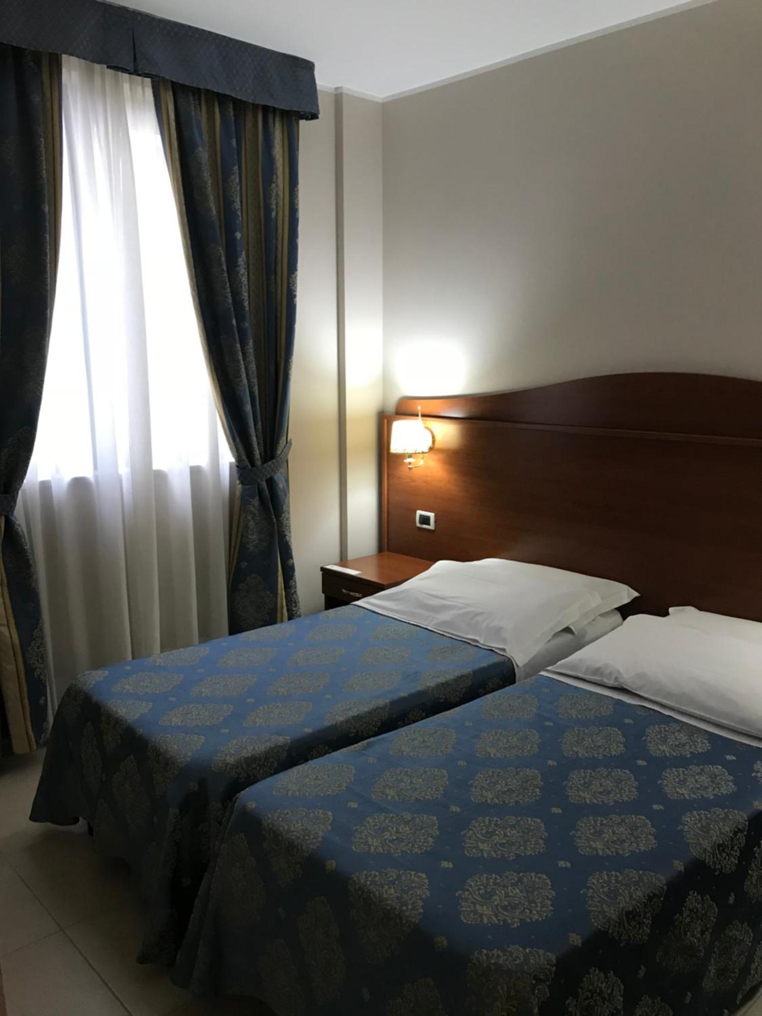 Hotel Rigolfo มอนคาลีเอรี ภายนอก รูปภาพ
