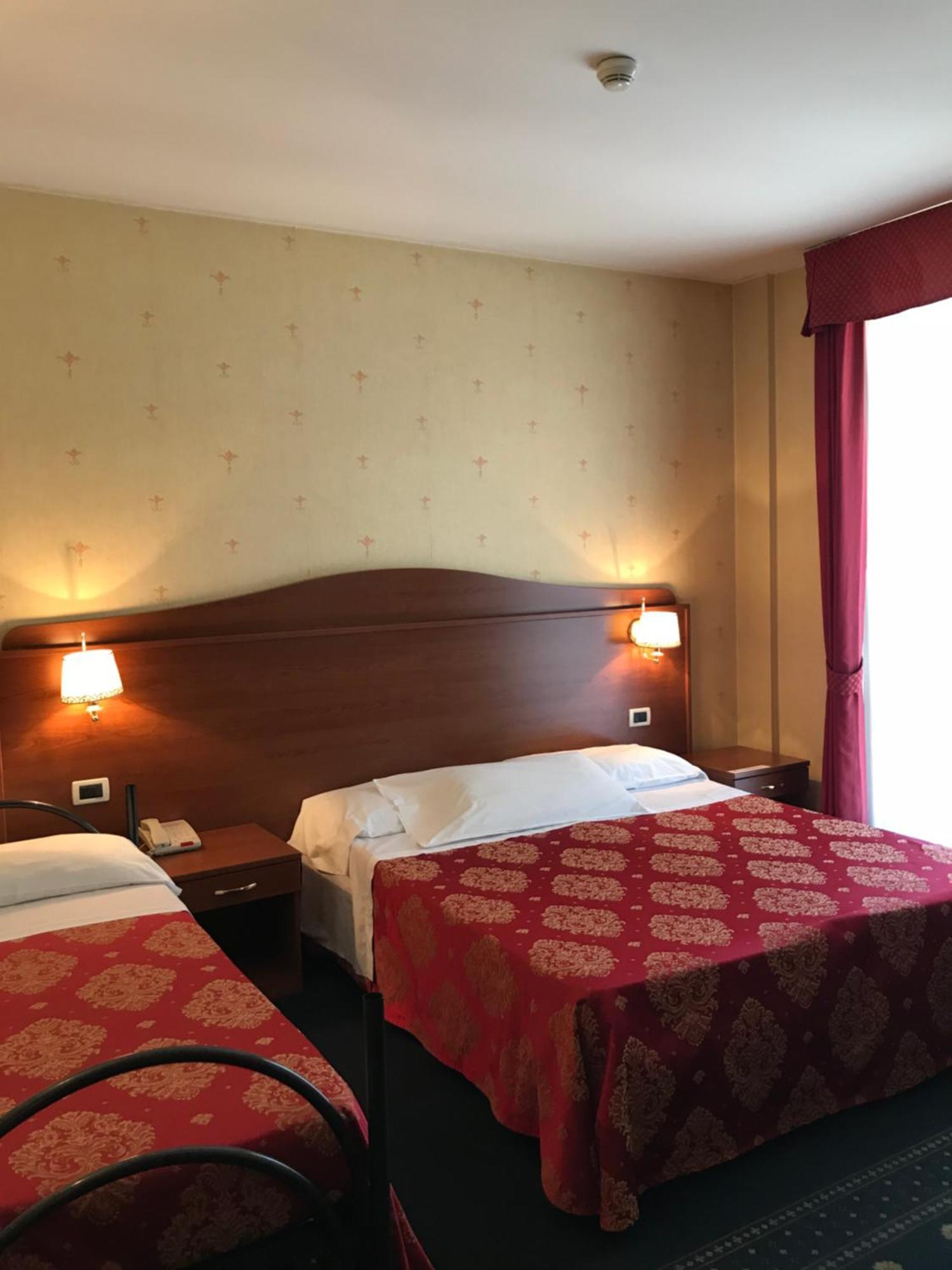 Hotel Rigolfo มอนคาลีเอรี ภายนอก รูปภาพ